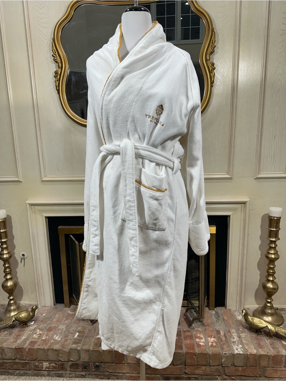 The Plaza New York Robe Medium White Plush Terry Bathrobe Old Money Quiet Luxury
